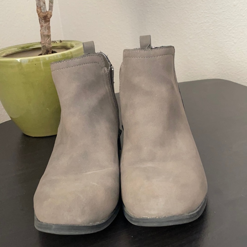Grey American rag boots